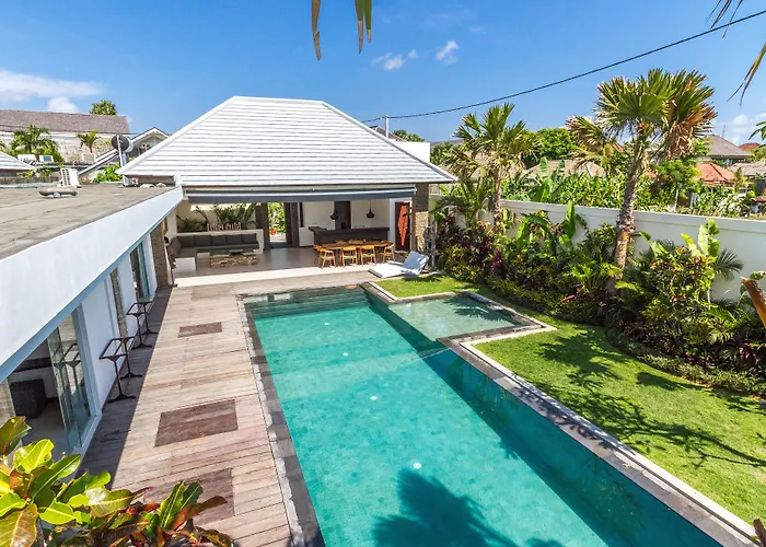 Villa Tira - Elegant 3br In Seminyak