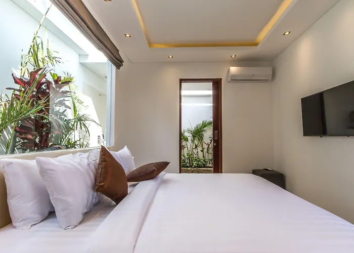 Tira - Elegant 3br In Villa