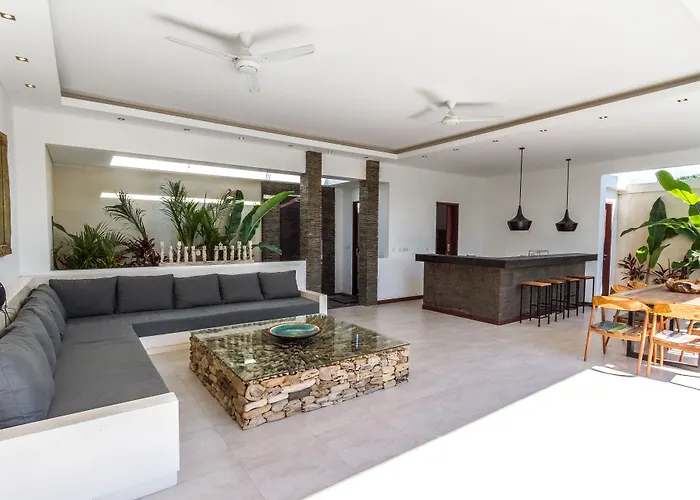 Tira - Elegant 3br In