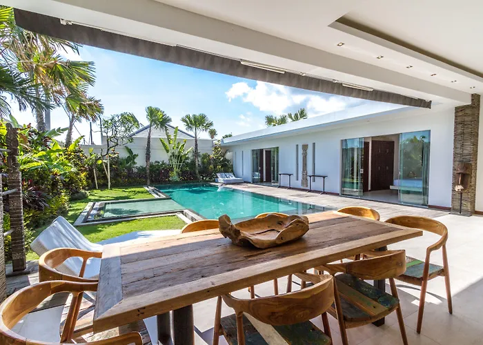 Tira - Elegant 3br In Villa *