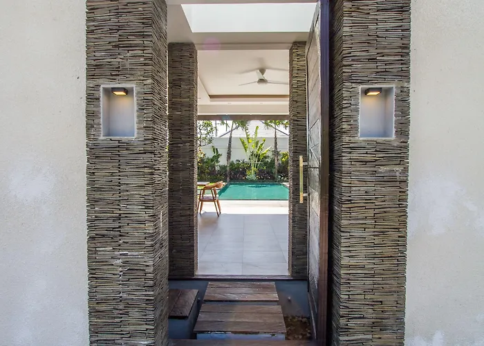 Tira - Elegant 3br In Seminyak