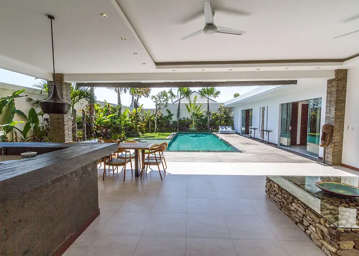 Villa Tira - Elegant 3br In Seminyak