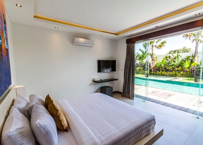 Villa Tira - Elegant 3br In Seminyak