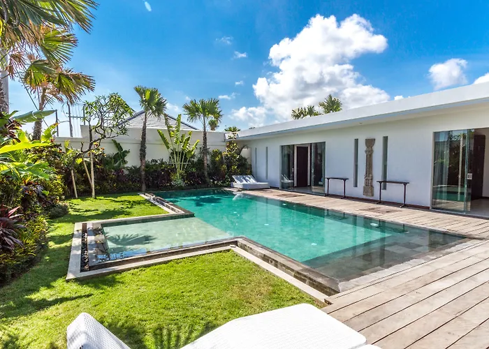 Villa Tira - Elegant 3br In Seminyak
