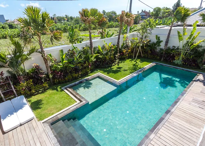 Tira - Elegant 3br In Villa Seminyak