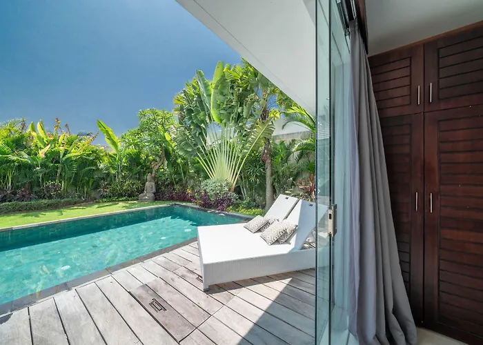 Villa Tira - Elegant 3br In Seminyak