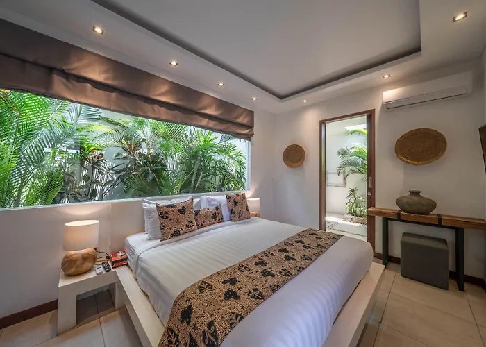 Tira - Elegant 3br In Seminyak
