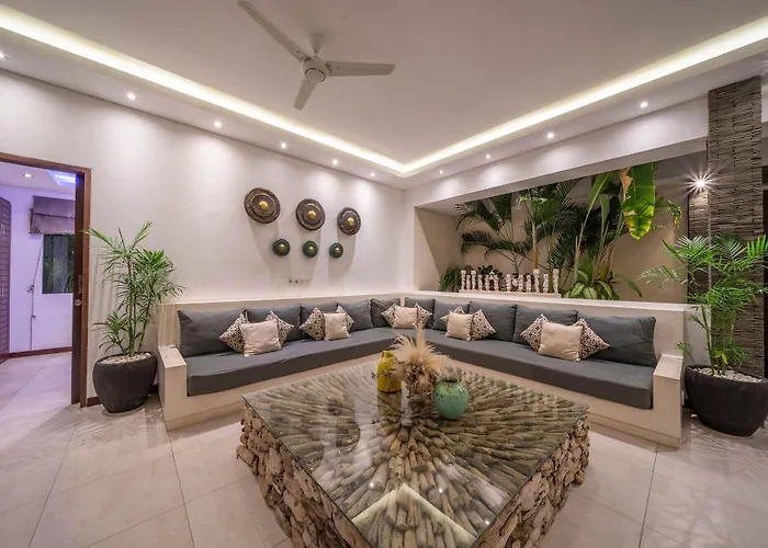 Tira - Elegant 3br In Villa Seminyak