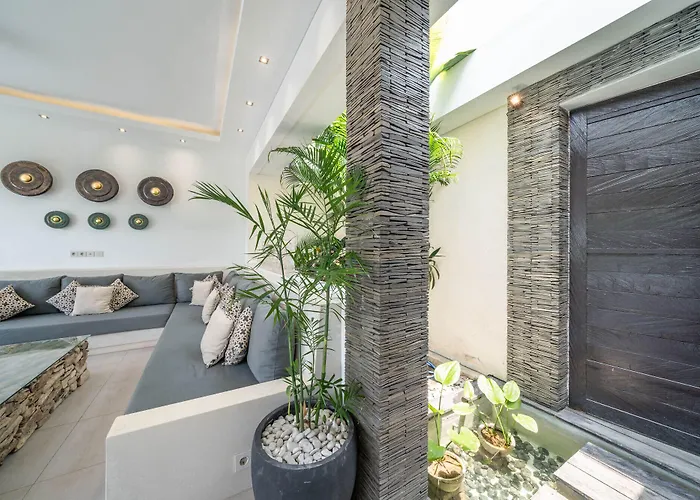 Villa Tira - Elegant 3br In Seminyak