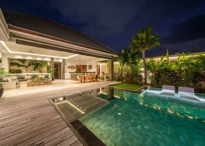 Tira - Elegant 3br In Villa Seminyak