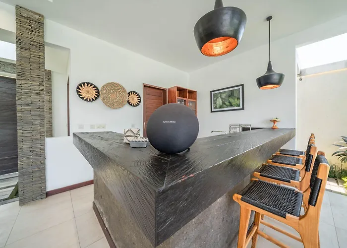 Villa Tira - Elegant 3br In