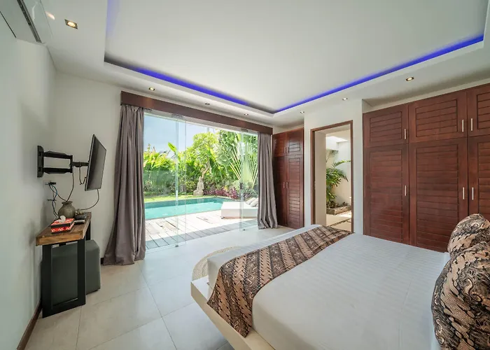 Tira - Elegant 3br In Villa