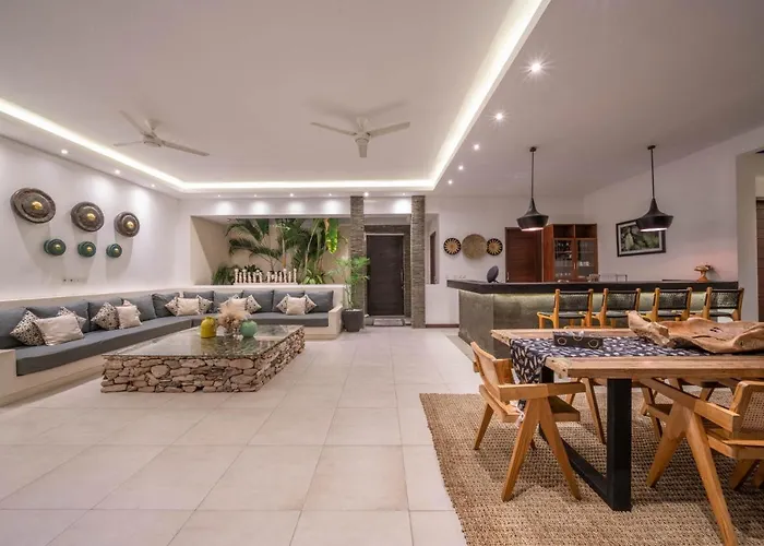 Tira - Elegant 3br In Villa *