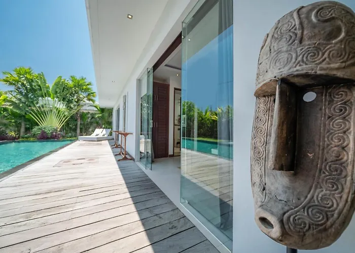 Tira - Elegant 3br In Villa Seminyak
