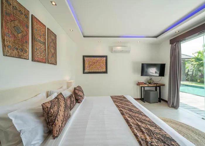 Tira - Elegant 3br In Seminyak