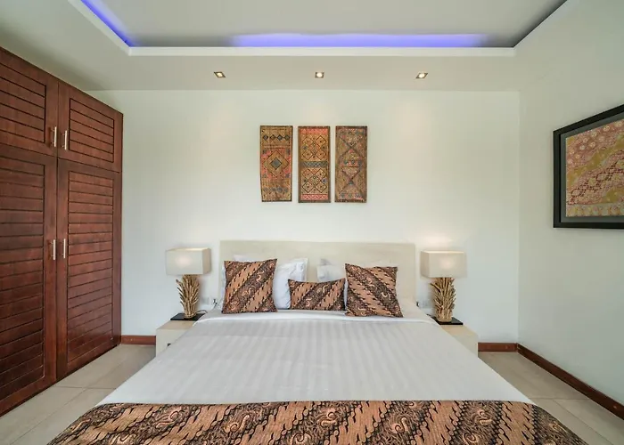 Villa Tira - Elegant 3br In Seminyak