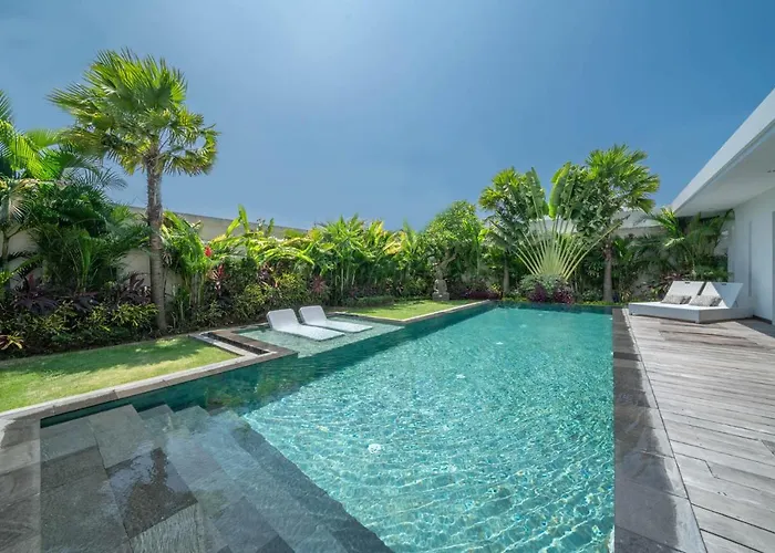 Tira - Elegant 3br In Seminyak